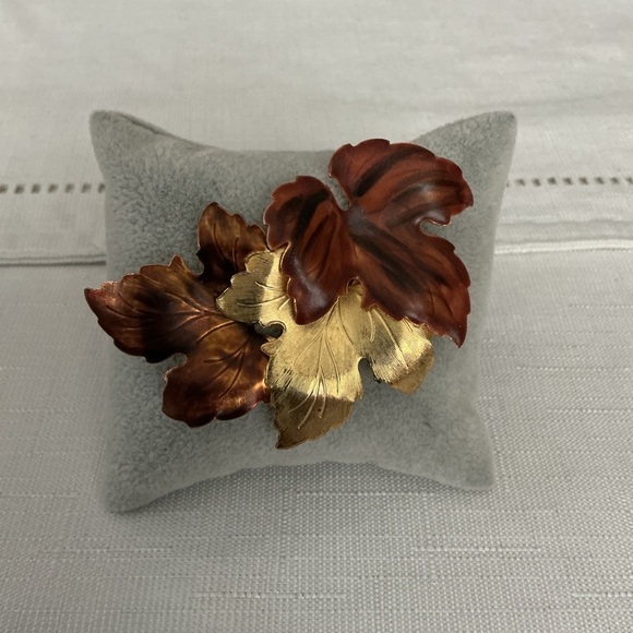 Brown & Gold Leaf Brooch Jewelry - Brown and Gold Tone Leaf Brooch